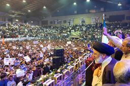 رئیسی: فکر نکنند با تهمت و افترا جا می زنیم / ما برای نجات کشور از اشرافیت، قبیله گرایی و رکود وارد میدان شده ایم و ان شا الله موفق می شویم