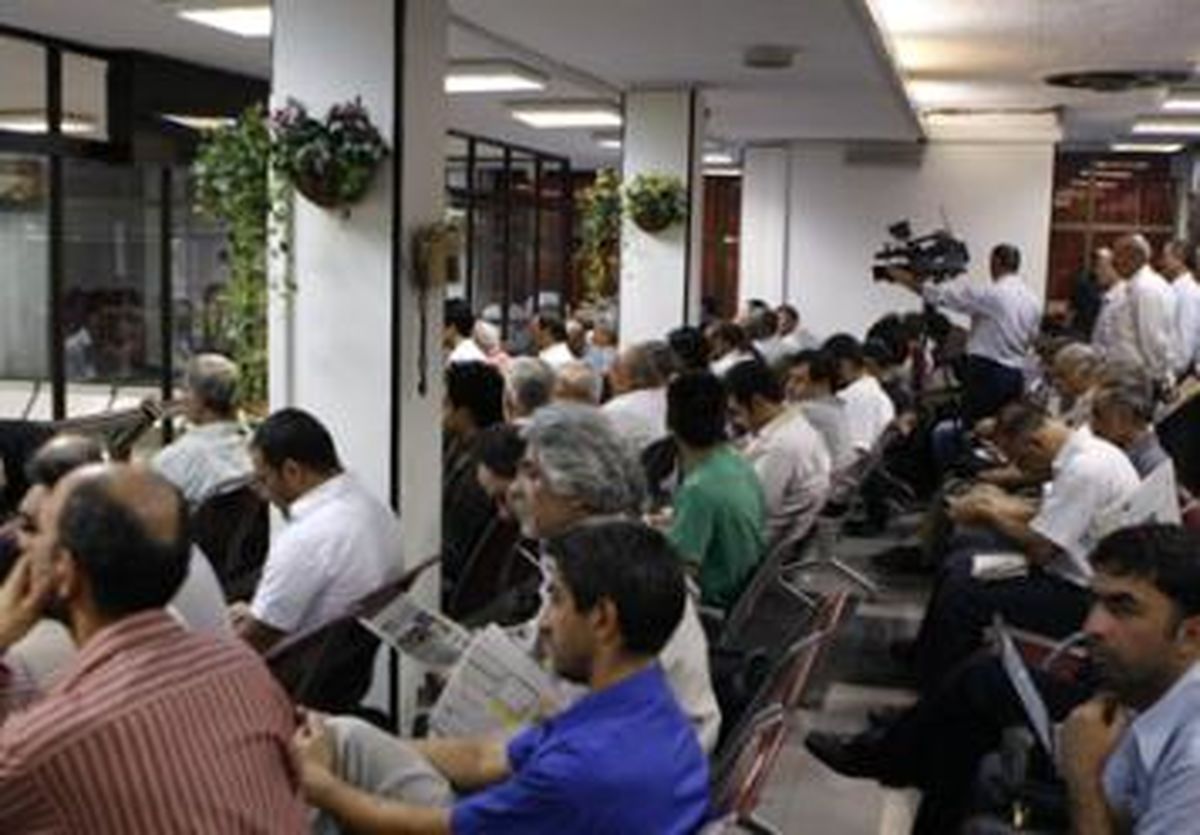 سقوط ۴۸۰۰ واحدی شاخص بورس در فروردین امسال