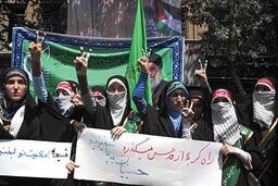 خیابان های تهران مملو از جمعیت راهپیمایان