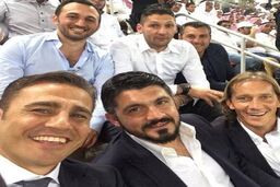 چرت زدن فوتبالیست مشهور ایتالیا در هواپیما + عکس