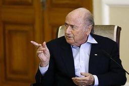 بلاتر: فرانسه راهی به غیر از تمکین از قانون حجاب بانوان فوتبالیست ندارد