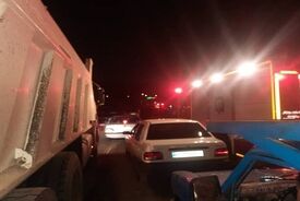 تصادف زنجیره‌ای ۱۶ خودرو در بزرگراه امام علی (ع) بر اثر نشت گازوئیل
