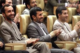 هشدار؛ خطر احمدی نژاد / کنایه محسن رضایی