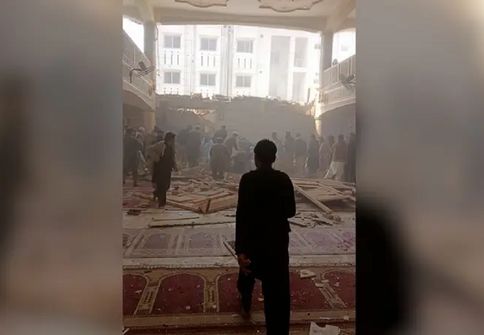 انفجار مسجد شیعیان پاکستان ۸۰ کشته و زخمی برجا گذاشت
