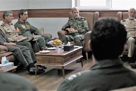 
بازدید فرمانده کل ارتش از پایگاه‌ هوایی شهید لشگری
