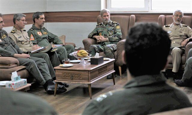 بازدید فرمانده کل ارتش از پایگاه هوایی شهید لشگری