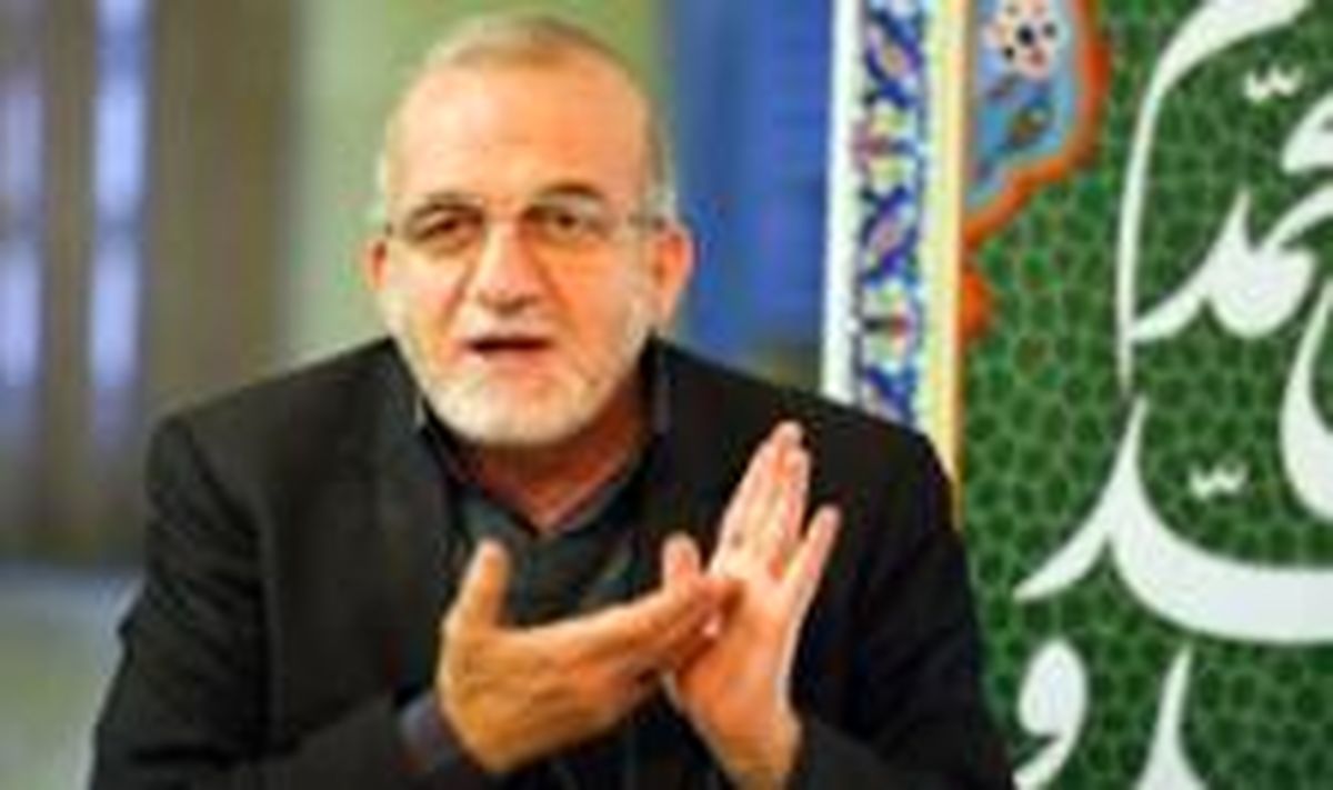 بلندکردن پلاکارد در صحن علنی مجلس بدعت خوبی نیست