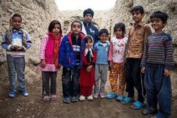 کودکان " قلعه اردک " در جست وجوی سهمشان از کودکی + فیلم