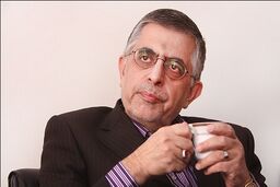 قالیباف و برگه های در دستش من را یاد احمدی نژاد در مناظره های ۸۸ انداخت / تحلیلی از مناظره امروز و عملکرد کاندیدهای ریاست جمهوری