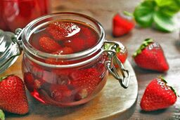 تهیه مربای توت فرنگی خوشمزه همراه با فوت و فن شفاف شدن مربا