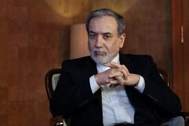 عراقچی به الجزیره: آمادگی نظامی بزرگ و گسترده‌ای داریم