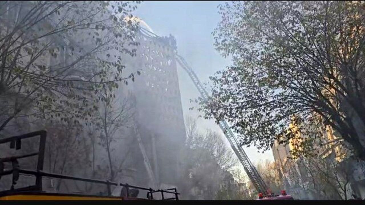 آتش‌سوزی گسترده در سینمای متروکه لاله‌زار مهار شد
