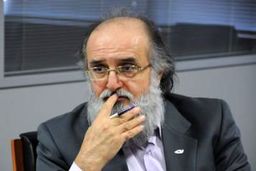 راهبرد اقتصاد بدون نفت مدیریت توسعه گرا با نگاه به درون است که دولت یازدهم ندارد