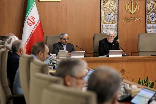 عارف: برخی اظهارنظرها به تقویت فضای خوب کنونی کشور کمک نمیکند