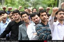 برگزاری تجمع دانشجویان معترض به بیانیه پارلمان اروپا مقابل سفارت یونان
