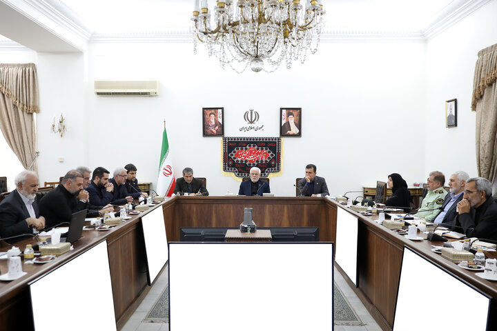 عارف: باید عقب افتادگی کشور در زمینه علم و فناوری جبران شود