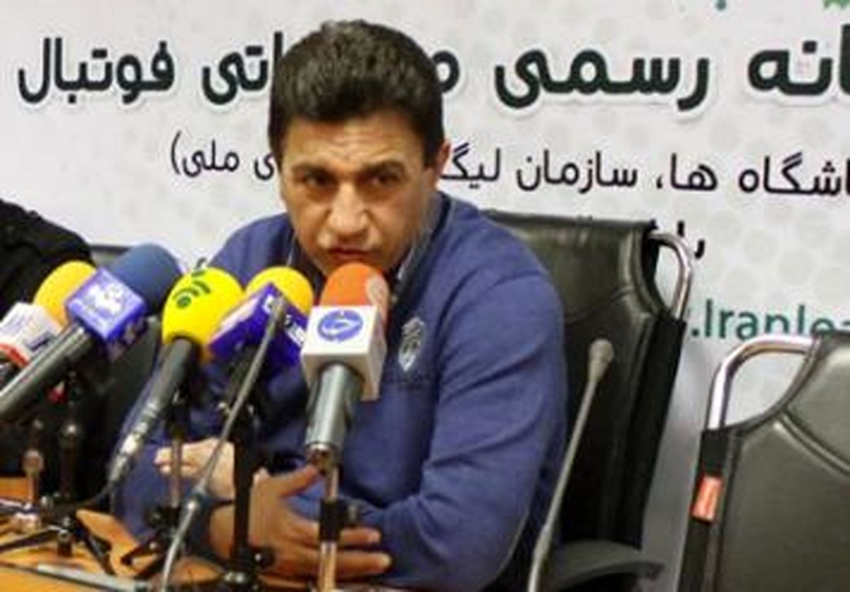 قلعه نویی: امیدوارم فکر بازیکنانم جای دیگری نباشد
