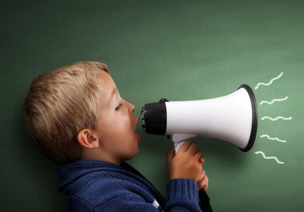 پرحرفی کودکان ؛ خوب با بد ؟ خصوصیات مثبت کودکان پر حرف