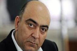 سیاسی: در پرسپولیس آرامش نباشد نمی توان کار کرد / یک طرف جبهه ما هستیم یک طرف دایی