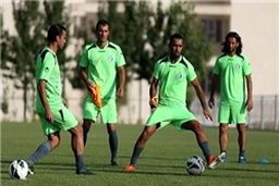 صرف ناهار استقلالی‌ها در رستوران بیرون از هتل