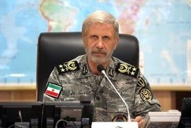  سرلشکر حاتمی: ارتش آماده پاسخ کوبنده و تنبیه هر متجاوز است 