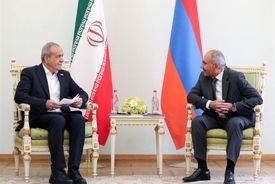  تاکید پزشکیان به پاشینیان بر رعایت ملاحظات ایران در تفاهم‌نامه با آمریکا و آذربایجان 