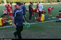 وینگادا پرونده بازیکنان را گرفت و تیم را تمرین داد