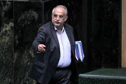 روز پر تنش مجلس و برکناری وزیر اقتصاد