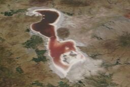 آغاز عملیات نجات دریاچه ارومیه از خرداد / بازگشت دریاچه ۱۲ سال زمان می برد