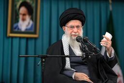 رهبر انقلاب: استقلال ملی یعنی کشور منتظر چراغ سبز یا قرمز آمریکا نباشد