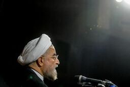 درس تاریخ به روحانی، دولت ‌آمریکا همیشه خیانت می‌کند