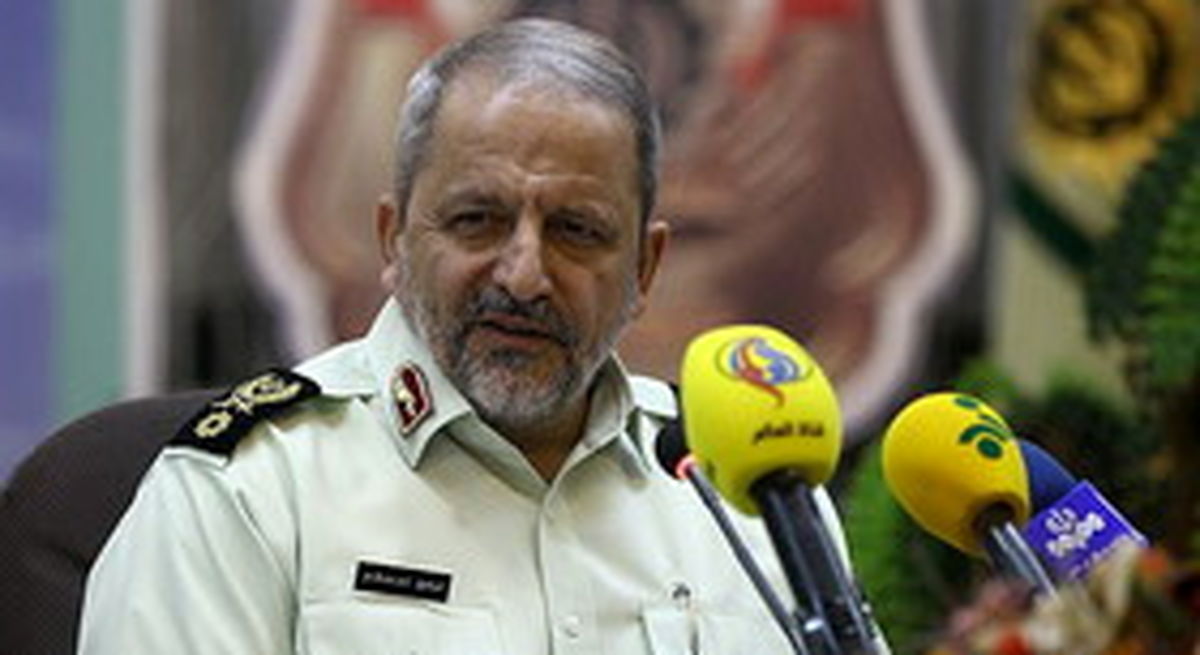 انتقاد احمدی‌مقدم از حضور مسئولان در فیسبوک