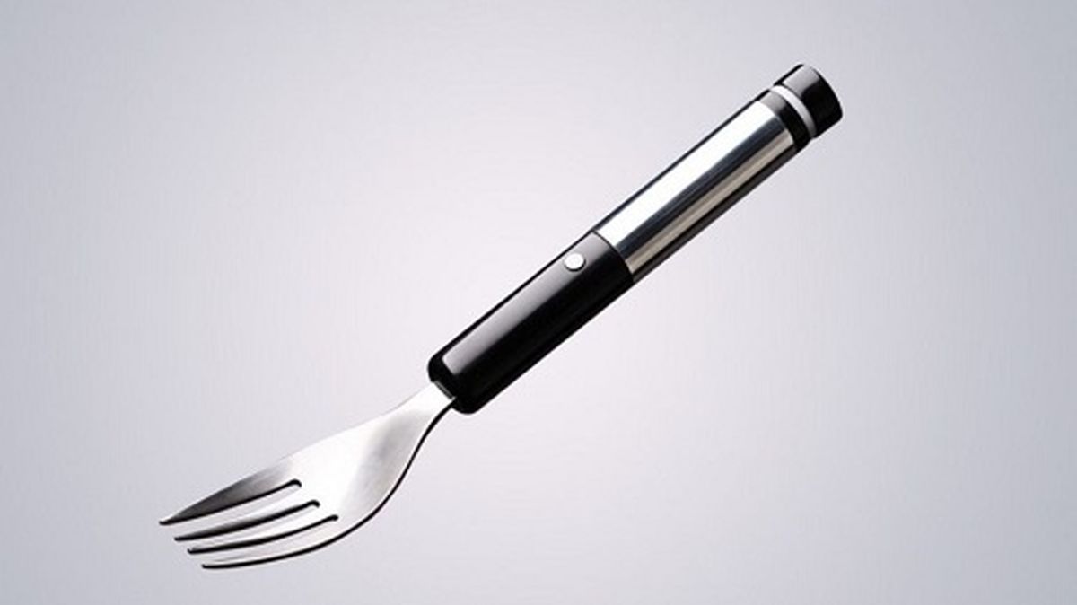 نمکی مذاق ها با این چنگال مدرن غذا بخورند