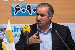 حضور تاج کنار فتح الله زاده و انفجار ترقه در جایگاه خبرنگاران