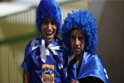 حضور هواداران استقلال مقابل ورزشگاه آزادی