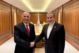 
تاکید عراقچی و فواد حسین بر اجرای کامل تفاهم‌نامه امنیتی ایران و عراق
