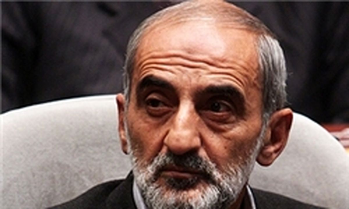 شریعتمداری: روحانی مخالف با آزادی موسوی و کروبی