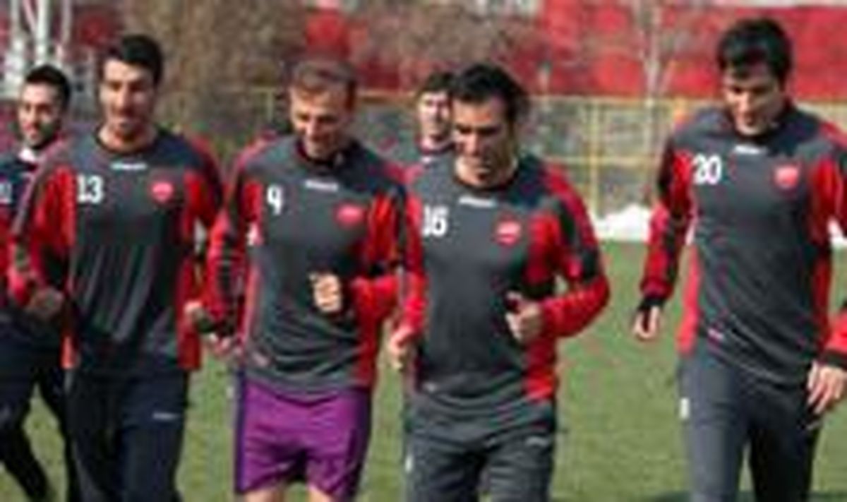 بارش باران در روز حضور اکوادوری ها / درخواست کمک از بازیکنان بی پول پرسپولیس!