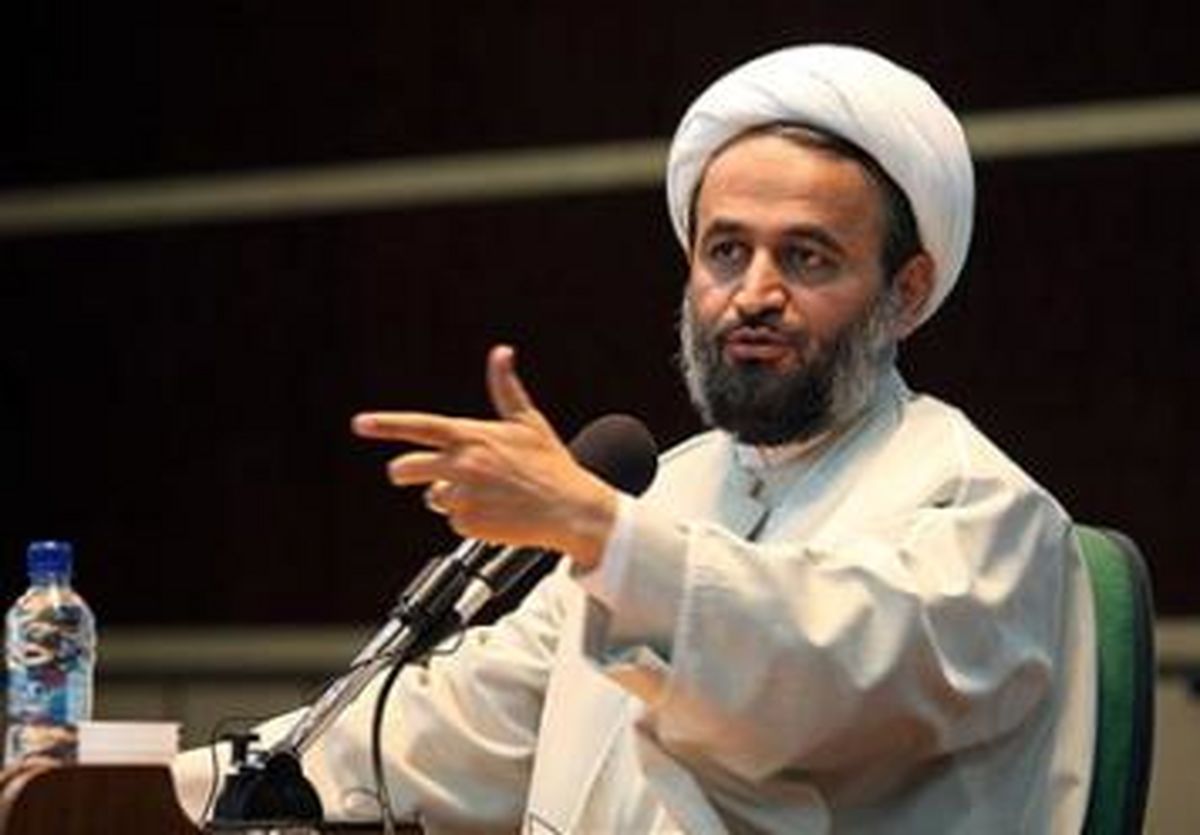 فضای فرهنگ باید از فضای سیاسی جدا شود