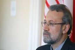 بازدید لاریجانی از نمایشگاه کاریکاتور خانه ملت