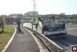 واژگون شدن پژو 206 در بزرگراه ستاری 