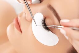آشنایی با انواع اکستنشن مژه و مدل های آن