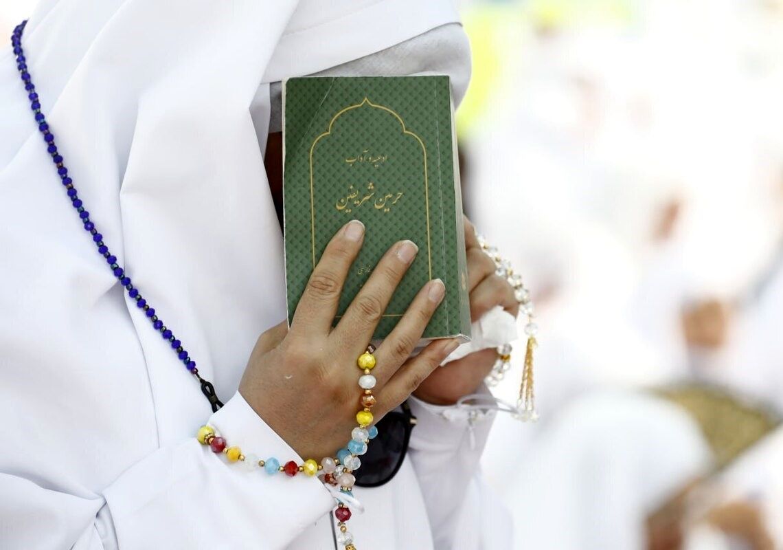 متن کامل دعای عرفه همراه با ترجمه و آداب خواندن دعا