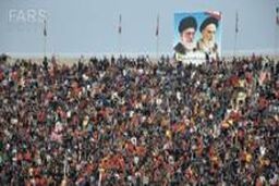 تشویق بدون وقفه هواداران فولاد / تماشاگران به صورت خودجوش وارد منطقه ممنوعه شدند