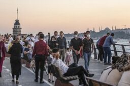 دست و پنجه نرم کردن ترک ها با تورم