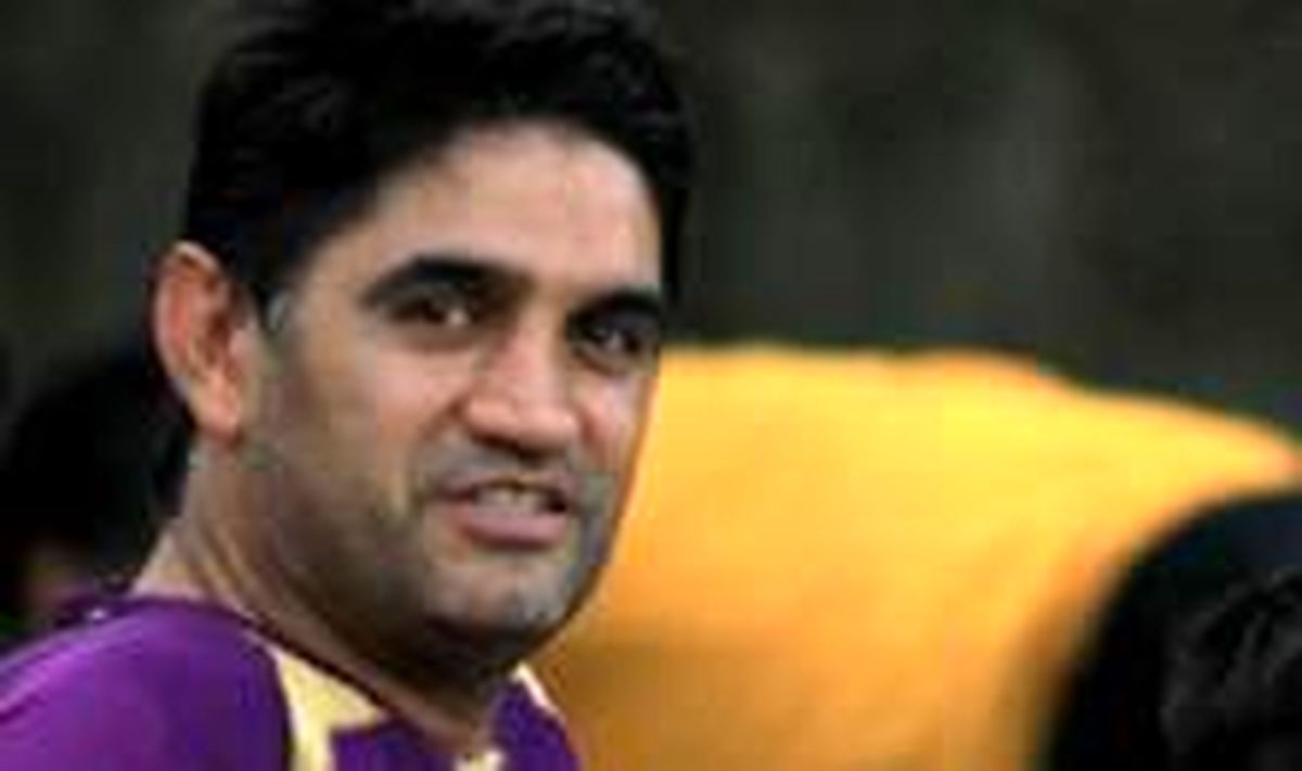 غلامپور: آقای خادم دو میلیارد مبارک باشد، پول را در جیبت بگذار