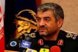 بسیجی باید تمام دغدغه اش کمک به انقلاب و پیشبرد اهداف آن باشد