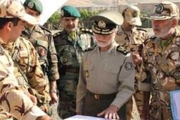 سرلشکر صالحی از تیپ سوم تکاوران منطقه سوم نیروی دریایی ارتش بازدید کرد