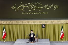 رهبر معظم انقلاب: حرف‌های رئیس‌جمهور آمریکا لایق جواب دادن نیست/ آمریکا از منطقه باید برود