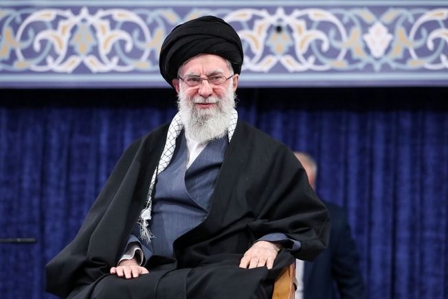 رهبر انقلاب: خطرناک‌تر از ناو، سلاحی است که می‌تواند آن را به قعر دریا بفرستد 